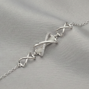 925 Sterling Silver Interlocking Twisted Link Bracelet for Women, Textured Finish Modern Jewellery