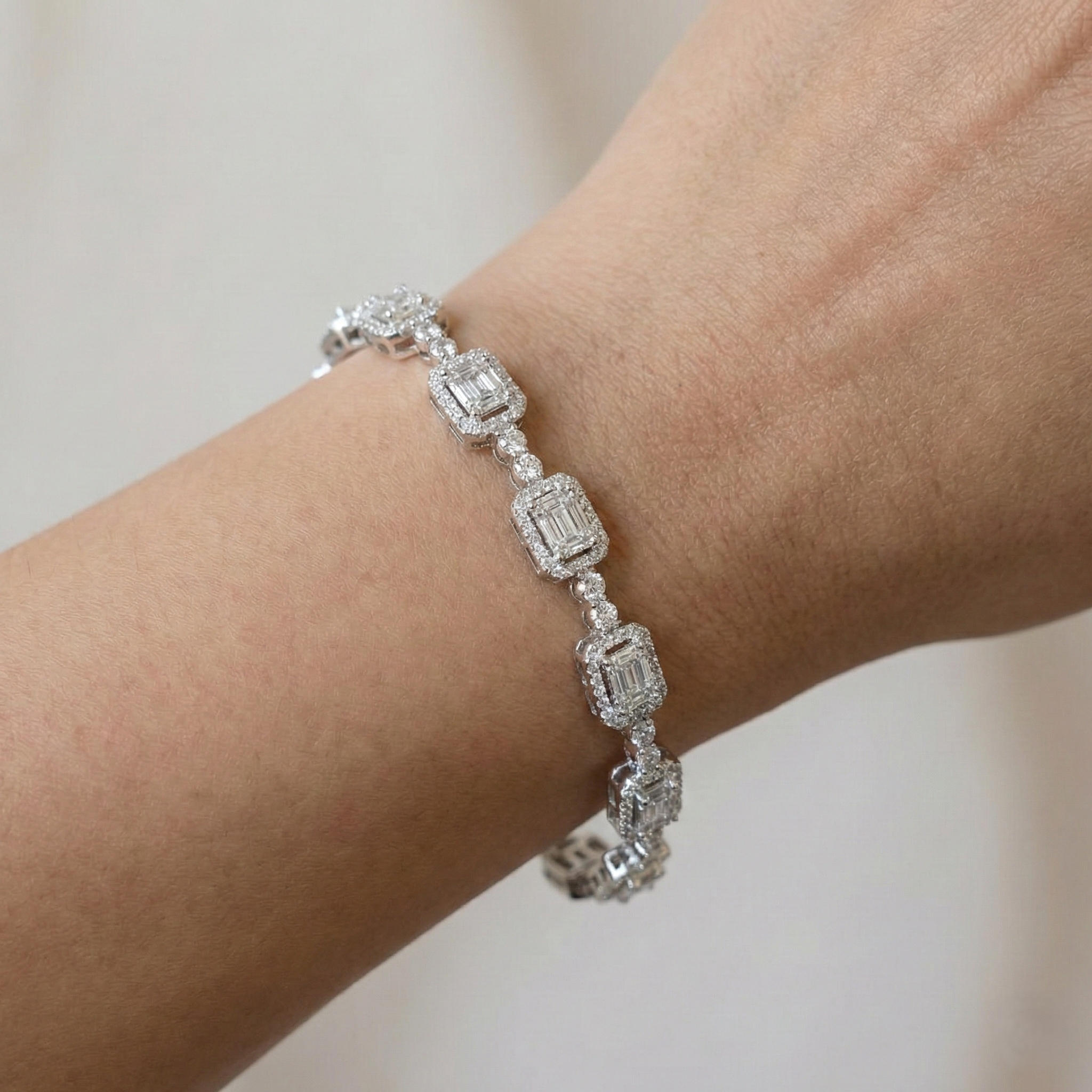 925 Sterling Silver Radiant Halo Link Bracelet High Polish Rhodium Finish Jewellery