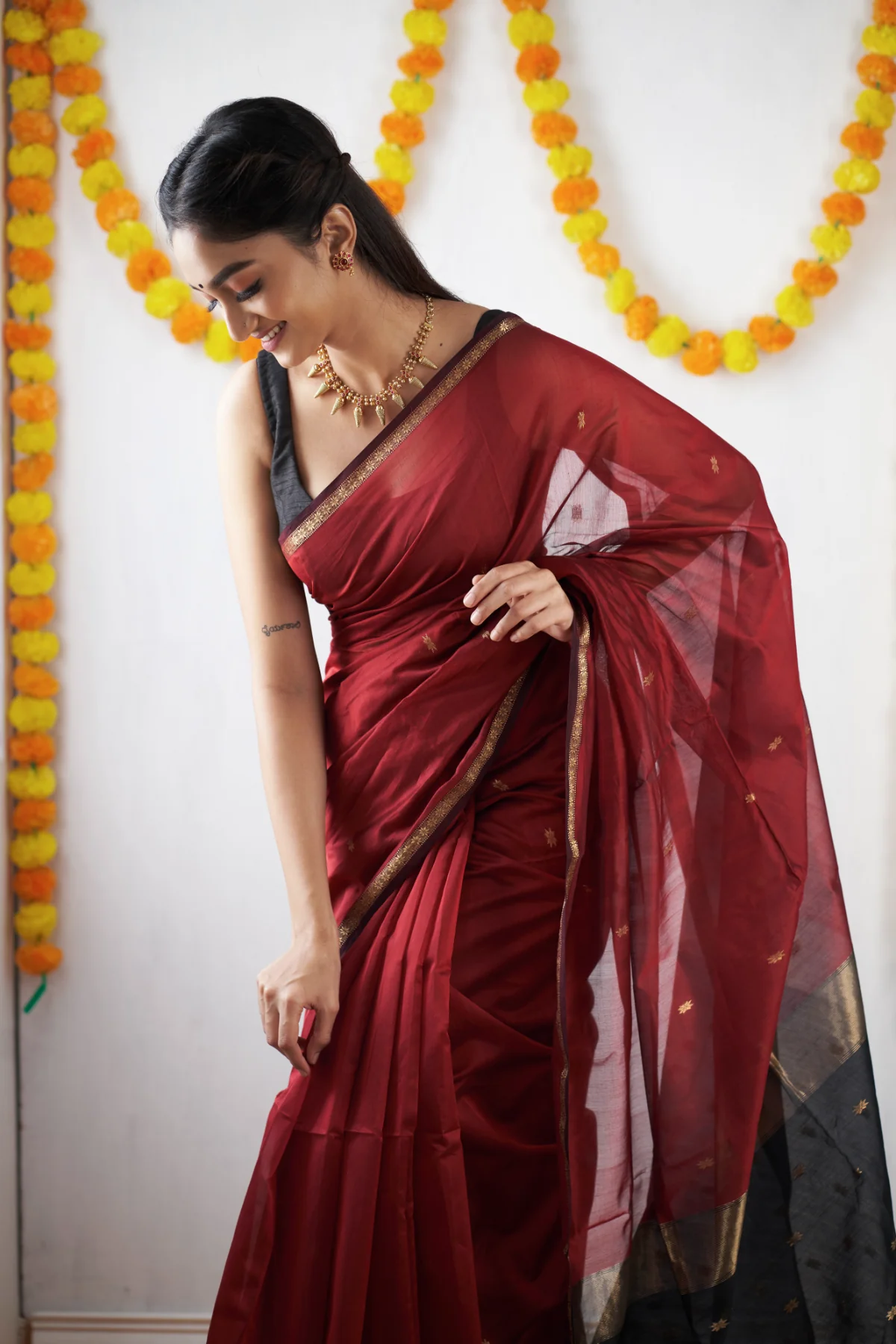AXONIT Women's Cotton Saree with Zari Motifs & Dual Tone Finish with Unstitched Blouse Piece